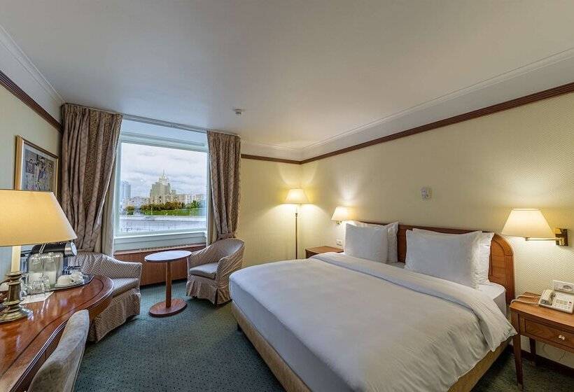Номер Superior Вид на Реку, Radisson Slavyanskaya Hotel And Business Centre, Moscow