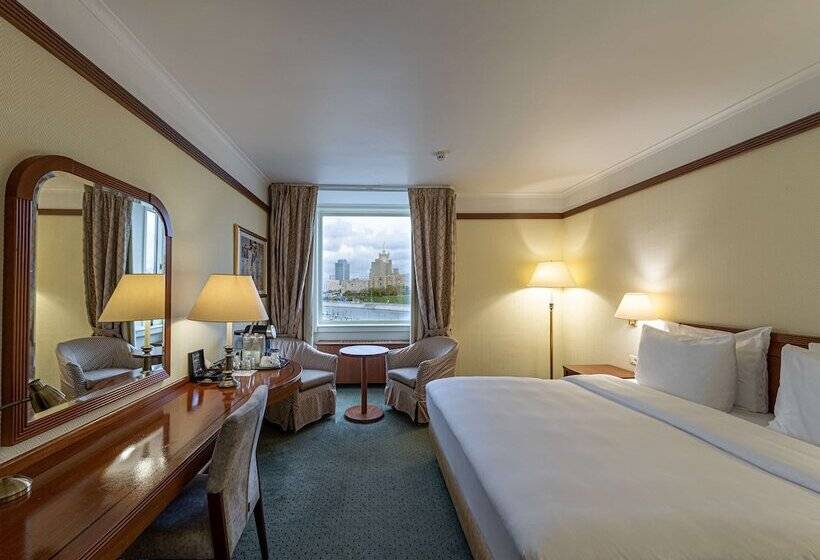 Номер Superior Вид на Реку, Radisson Slavyanskaya Hotel And Business Centre, Moscow