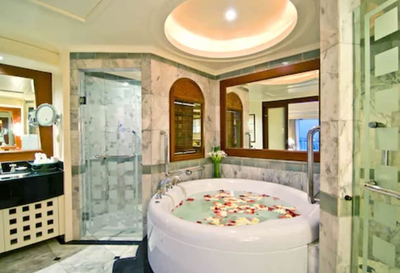 سوئیت رویال, Royal Wing Suites & Spa Pattaya