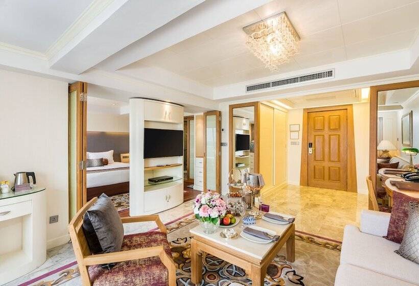سوئیت رویال, Royal Wing Suites & Spa Pattaya