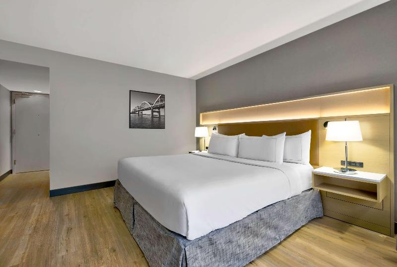 장애인을 위한 킹사이즈 침대 스탠다드 룸, Doubletree By Hilton Davenport