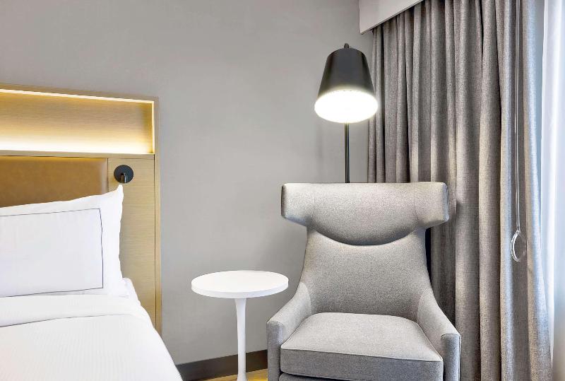 장애인을 위한 킹사이즈 침대 스탠다드 룸, Doubletree By Hilton Davenport