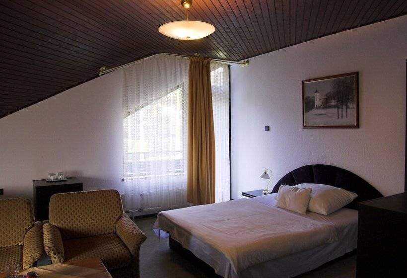 Номер Стандарт, Molnár