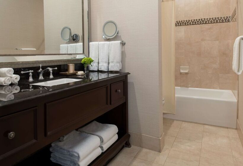 quarto Deluxe Adaptado para Deficientes Físicos, The Roosevelt New Orleans  A Waldorf Astoria