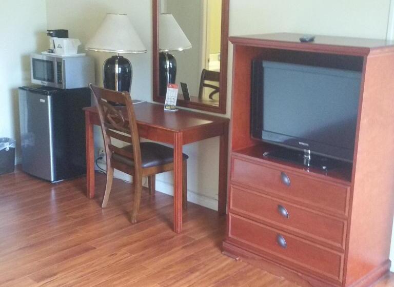 Люкс Кровать Кинг, Days Inn By Wyndham Orange Anaheim