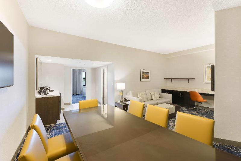 带双人大床的行政管理套房, Embassy Suites By Hilton Alexandria Old Town