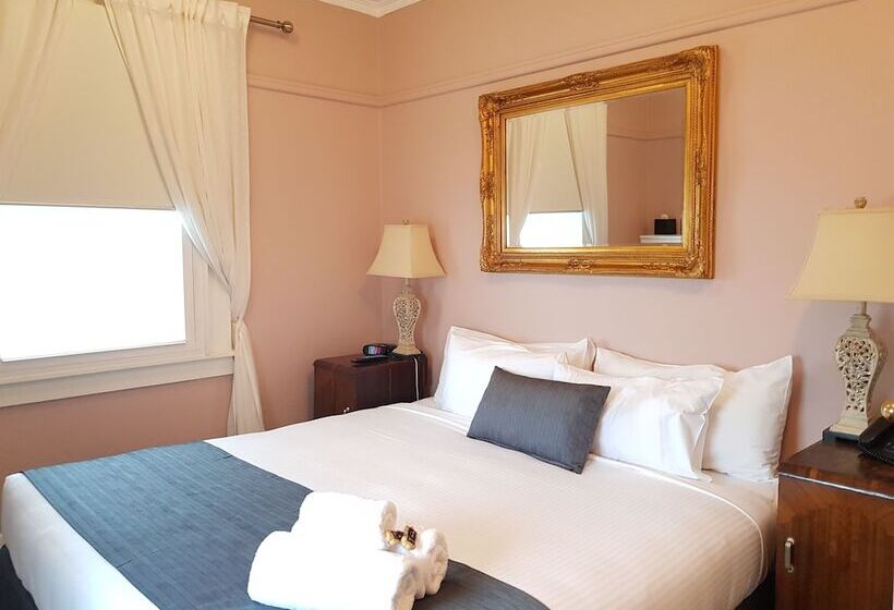 패밀리 룸, The Hughenden Boutique
