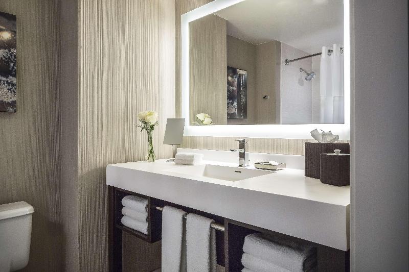 Standard Szoba King Size Bed, Manchester Grand Hyatt San Diego