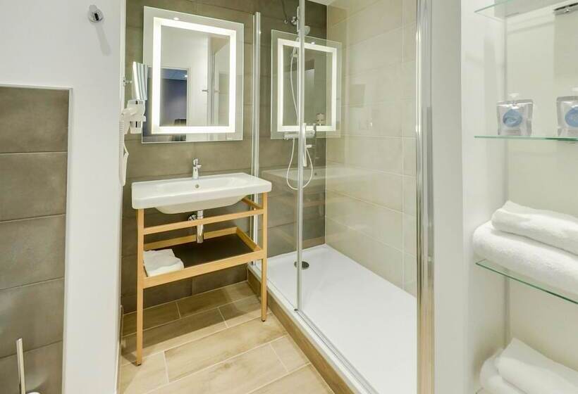 Номер Superior, Golden Tulip Roissy Saint Witz