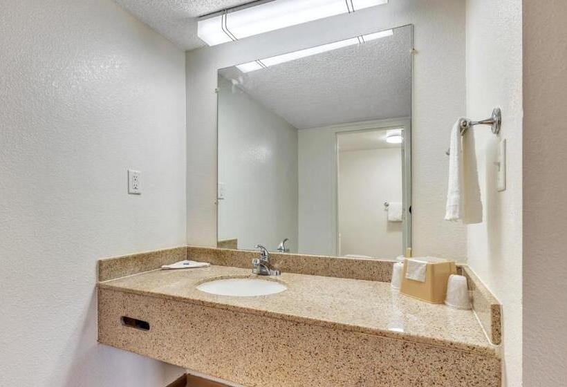 Стандартный Номер Кровать Кинг, Studios And Suites 4 Less Emporia
