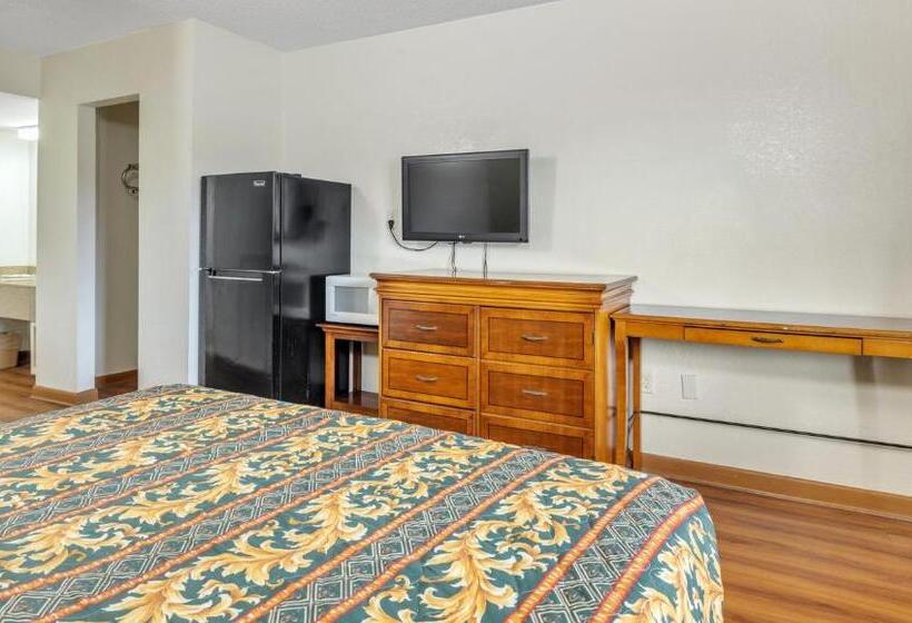Стандартный Номер Кровать Кинг, Studios And Suites 4 Less Emporia