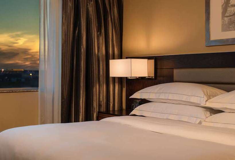 스위트 킹사이즈 침대, Hilton Winnipeg Airport Suites