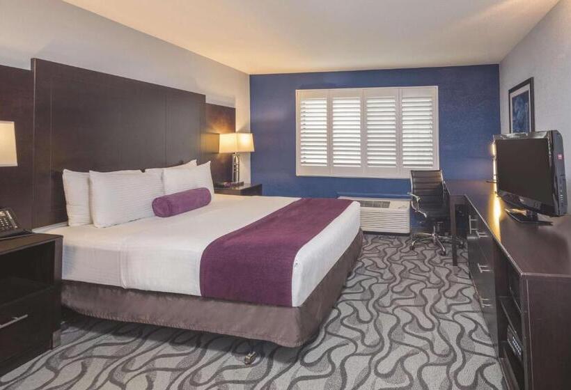 キングサイズベッドのスタンダードルーム, La Quinta By Wyndham San Jose Airport