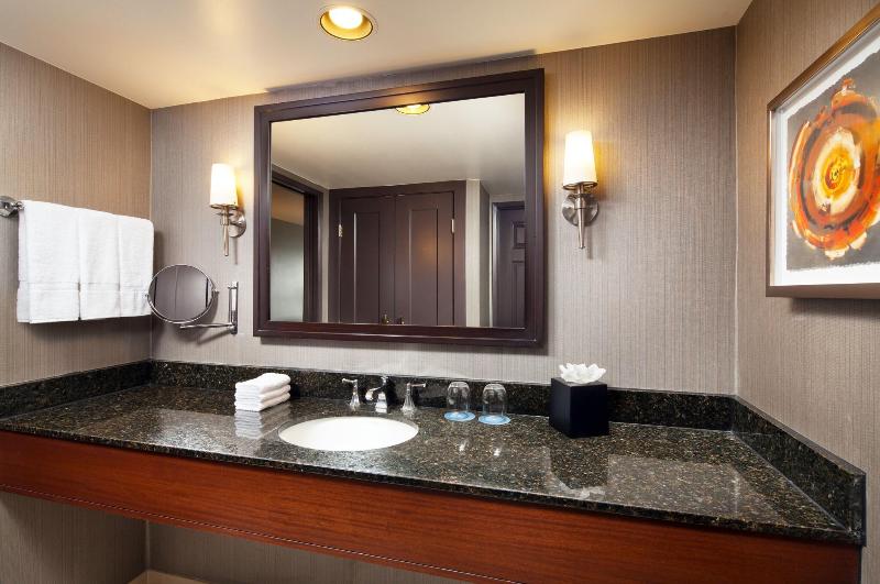 标准间, Sheraton Fairplex Suites & Conference Center