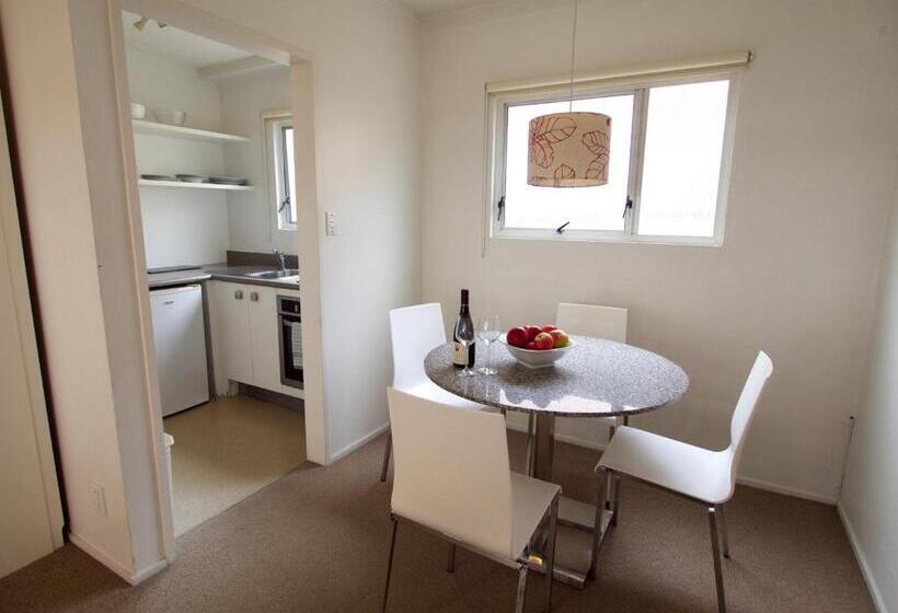 جناح, Mt Albert Motor Lodge