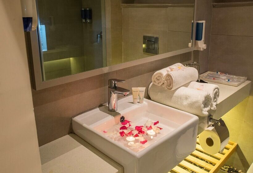 اتاق لوکس با تخت بزرگ, Pereybere Hotel & Spa