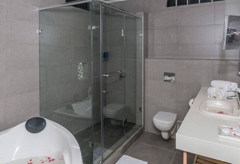 سوییت اجرایی, Pereybere Hotel & Spa
