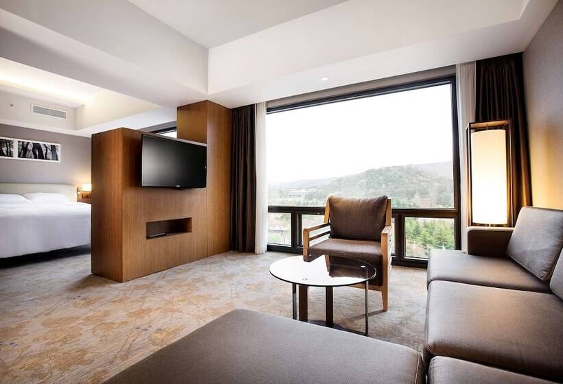 Полулюкс, Hilton Gyeongju
