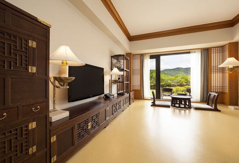 Номер Deluxe, Hilton Gyeongju