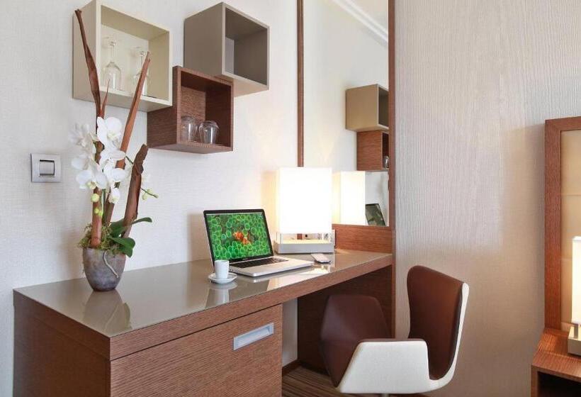 Номер Стандарт Вид на Бассейн, Ac Hotel By Marriott Ambassadeur Antibes   Juan Les Pins