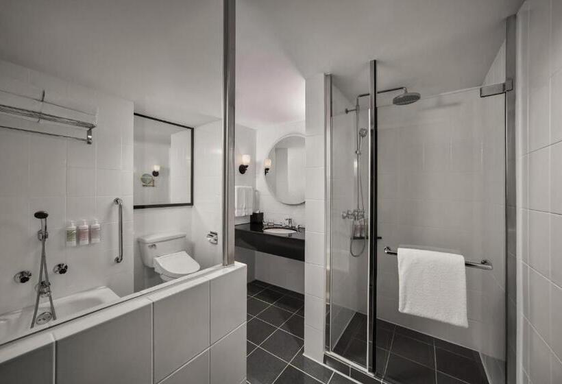 Deluxe Suite, New World Saigon
