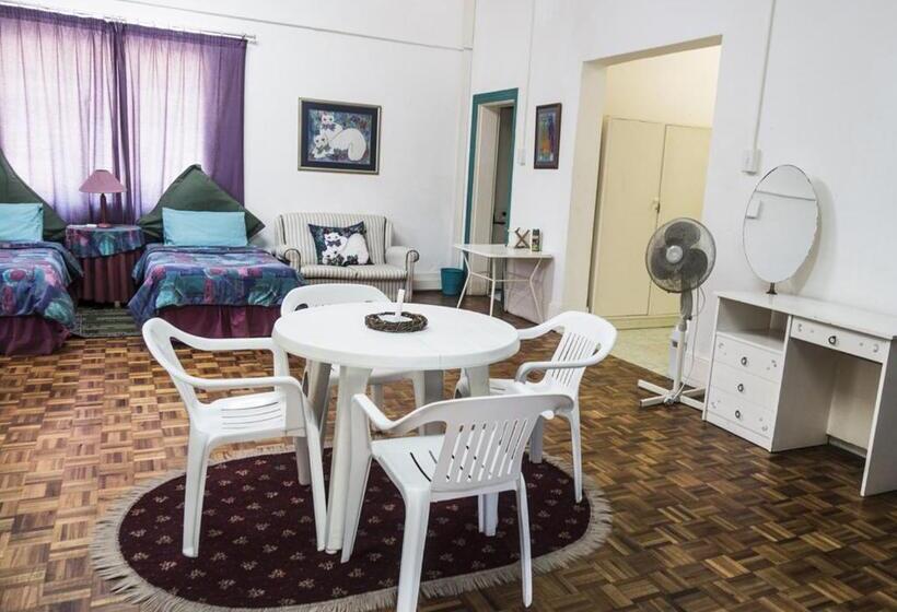 Семейное Бунгало, Sandflats B&b Self Catering