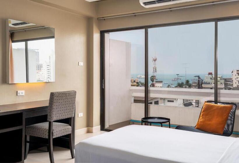 Номер Superior Вид на Бассейн, Welcome Plaza Hotel Pattaya