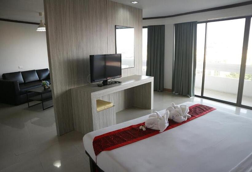 Люкс Вид на Бассейн, Welcome Plaza Hotel Pattaya