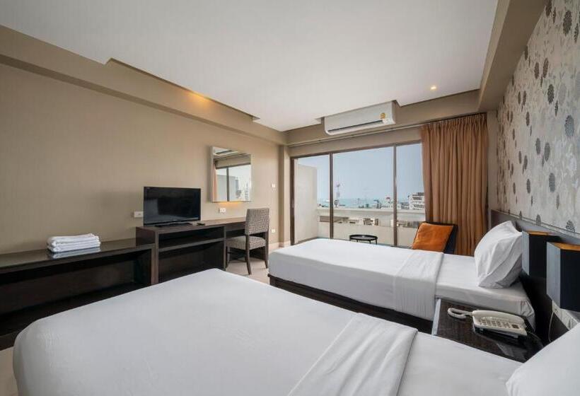 Номер Superior Вид на Бассейн, Welcome Plaza Hotel Pattaya