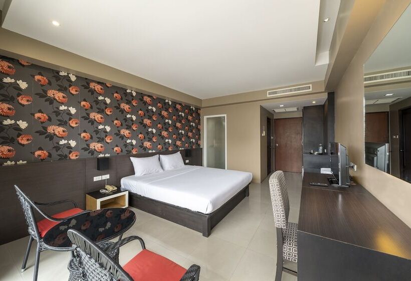 Номер Superior Вид на Бассейн, Welcome Plaza Hotel Pattaya