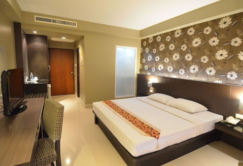 Люкс Вид на Бассейн, Welcome Plaza Hotel Pattaya