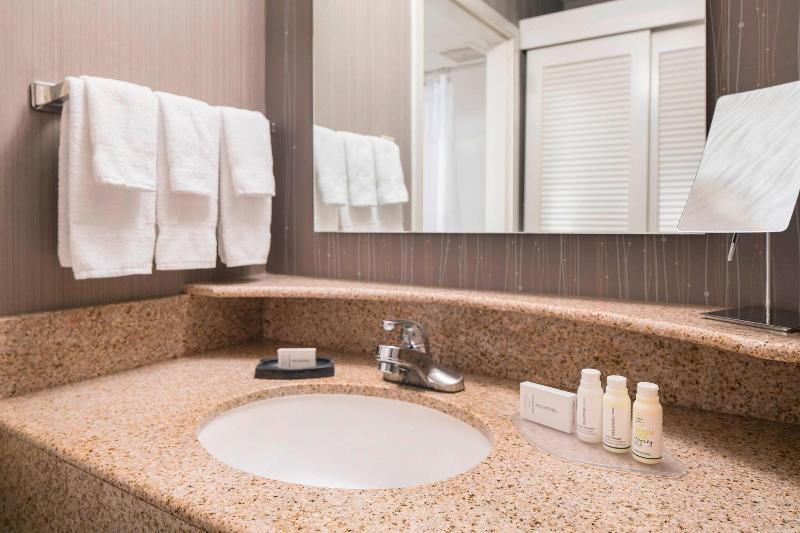 스탠다드 룸 킹사이즈 침대, Courtyard By Marriott San Mateo Foster City