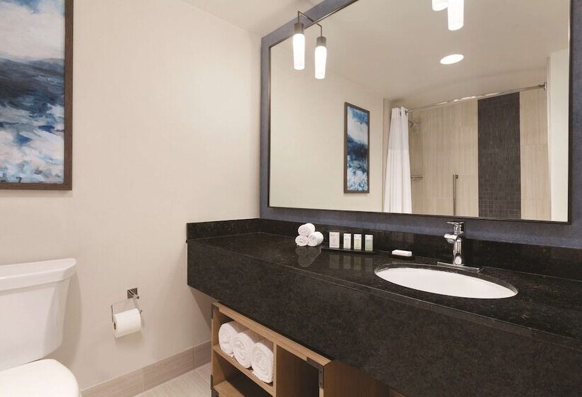 Люкс Адаптированный для Инвалидов, Embassy Suites By Hilton Monterey Bay Seaside