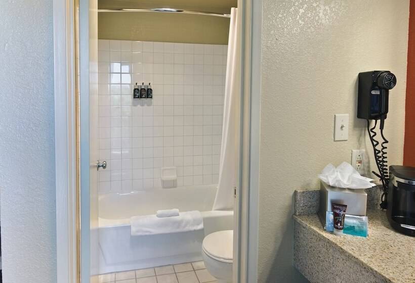 Стандартный Номер Кровать Кинг, Oxford Suites Lancaster