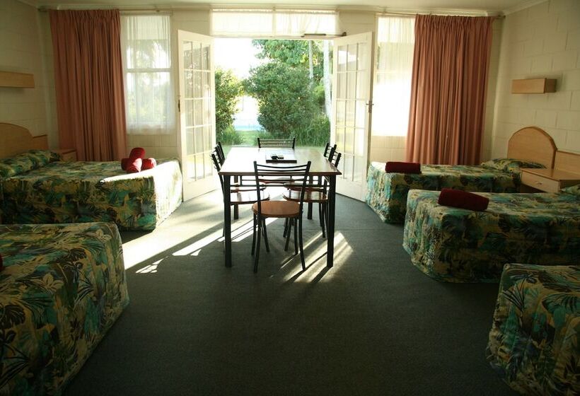 Номер Стандарт, Colonial Court Motor Inn