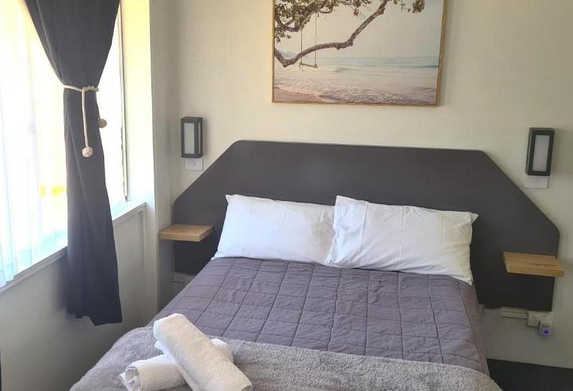 经济房, Golden Sands Motor Inn