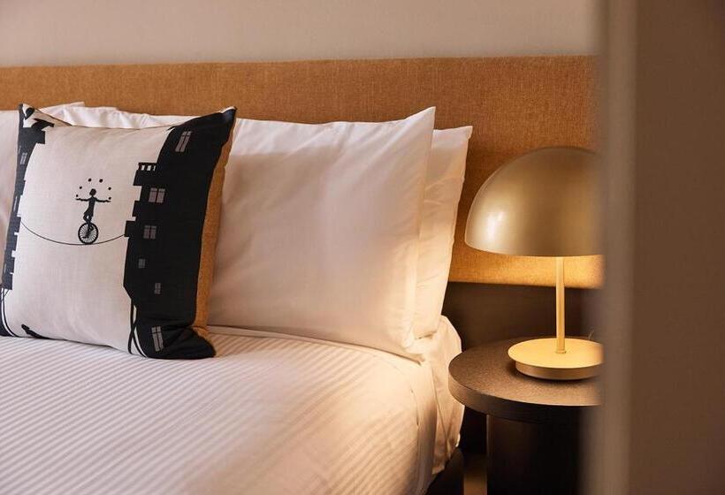 キングサイズベッドのデラックスルーム, The Capitol Hotel Sydney