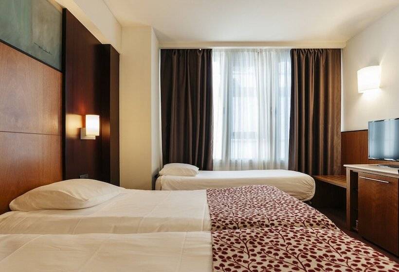 اتاق استاندارد سه نفره, Catalonia Brussels