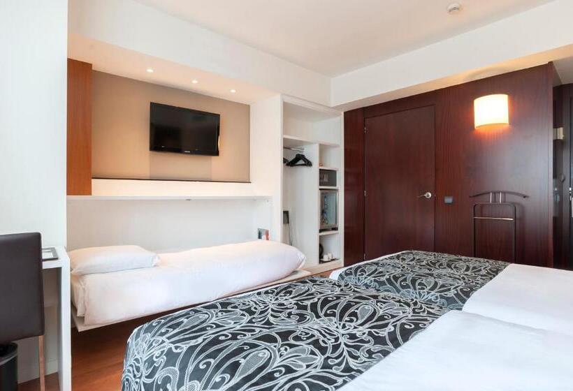 اتاق پریمیوم سه تخته, Catalonia Brussels
