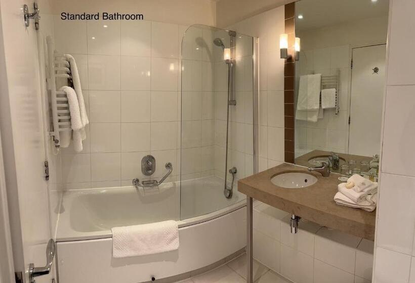 سوییت جونیور, Bedford Lodge Hotel & Spa