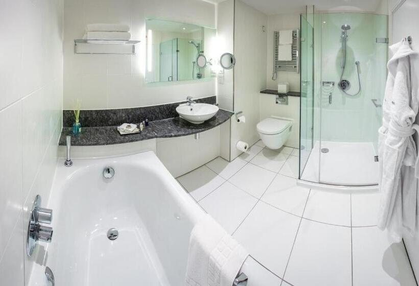 سوییت جونیور سوپریور, Bedford Lodge Hotel & Spa