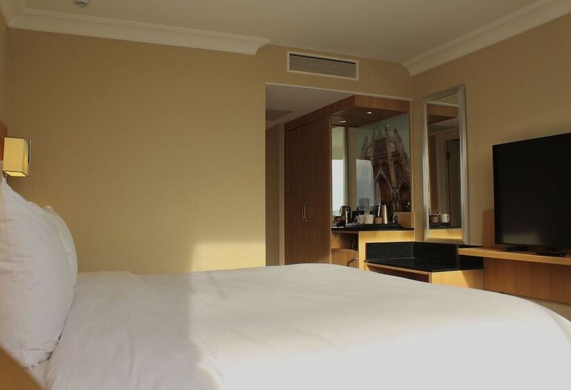 Номер Superior с Видом, Renaissance London Heathrow
