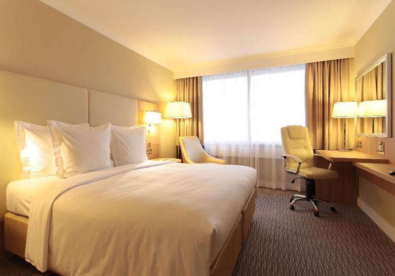 Номер Стандарт, Renaissance London Heathrow