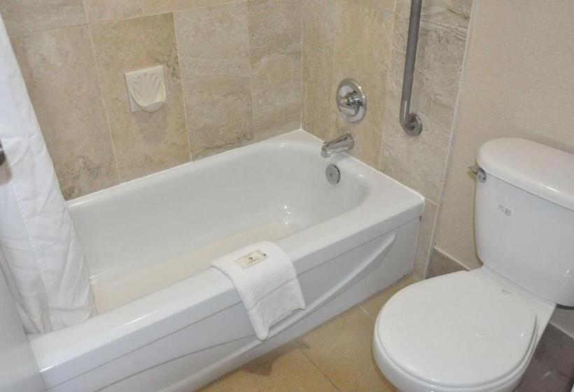 Люкс Deluxe Кровать Кинг, Ramada By Wyndham Abbotsford