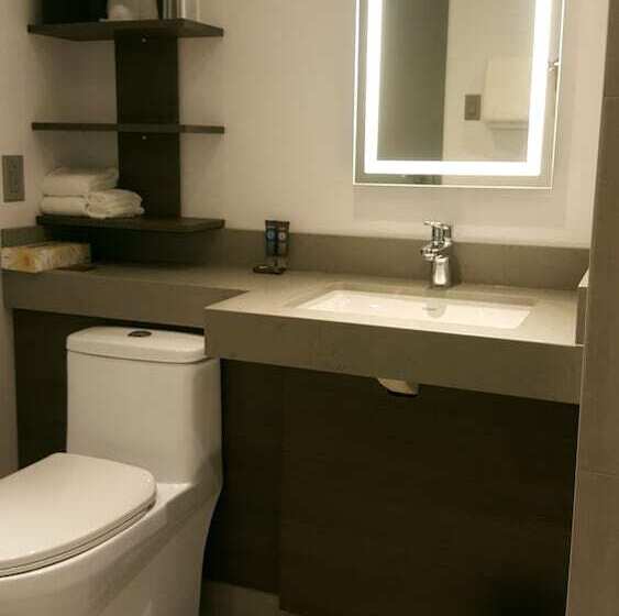 Quarto Superior, Novotel Montreal Center