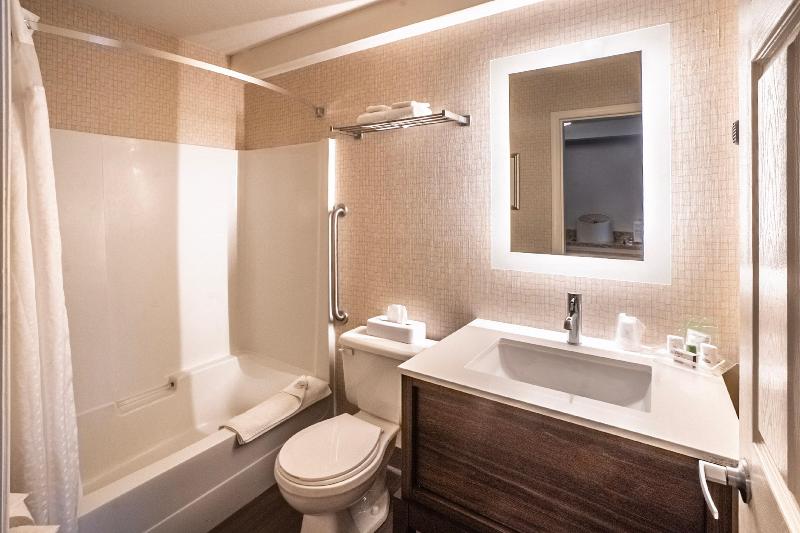 침실 2개 스위트, Holiday Inn Osoyoos