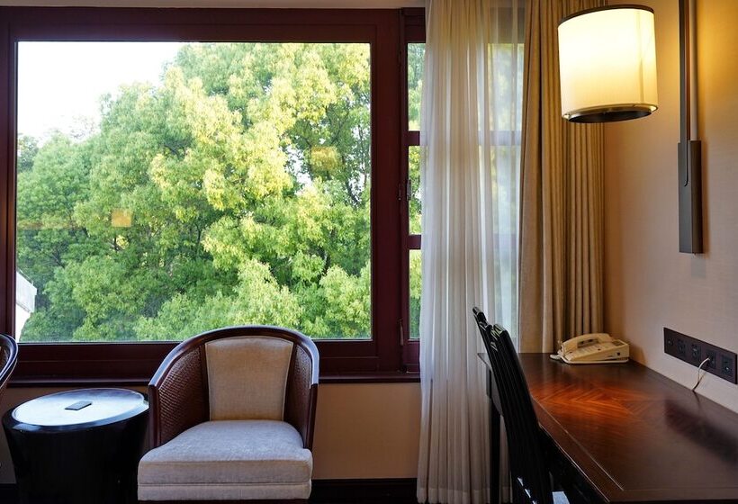 Номер Deluxe, Pan Pacific Suzhou