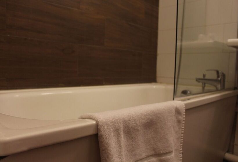 Номер Стандарт Трехместный, Euro Hôtel Paris Créteil