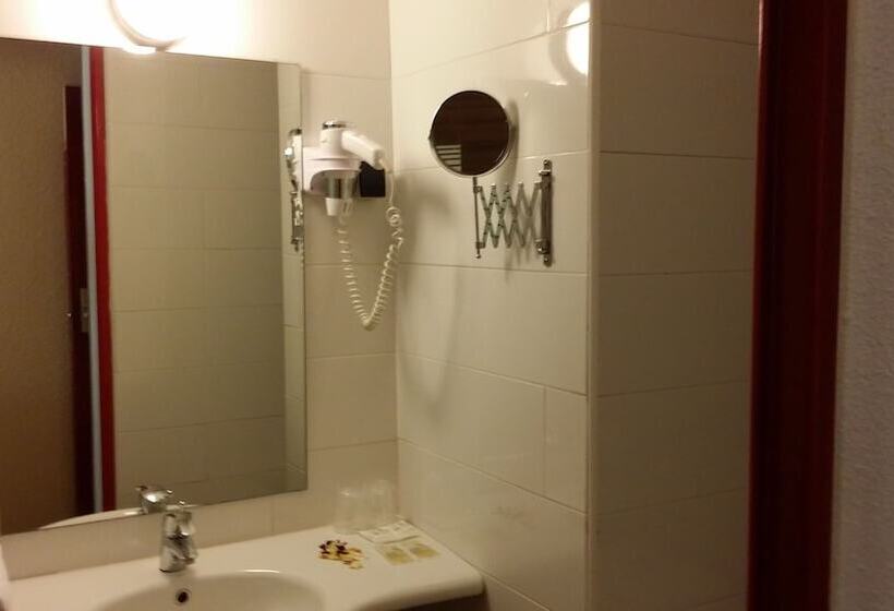 Четырехместный Номер Стандарт, Euro Hôtel Paris Créteil