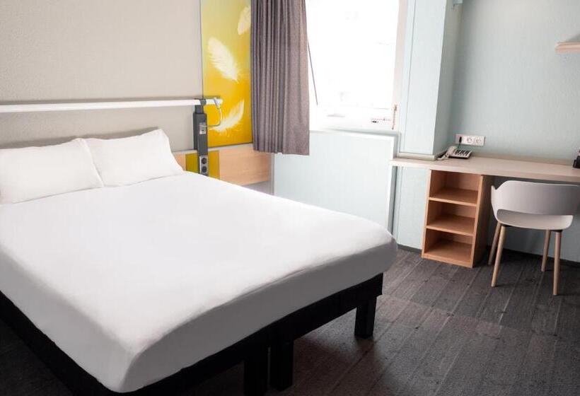Номер Стандарт, Ibis Paris Gennevilliers